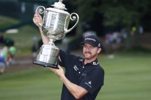 Jimmy Walker lifts the USPGA Championship 